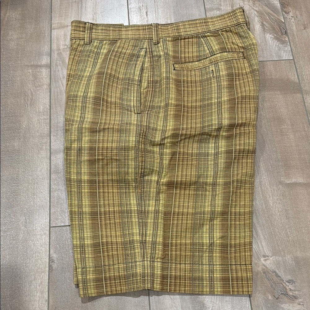Tommy Bahama Relax Fit Plaid Shorts in size 32